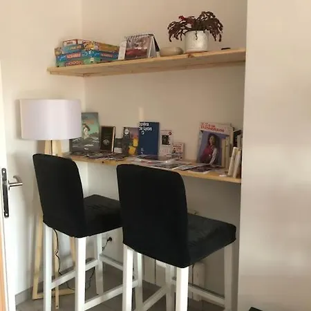 Un Balcon A Monplaisir- 4 Lits -garage - 47m2 شقة