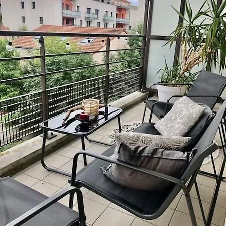شقة Un Balcon A Monplaisir- 4 Lits -garage - 47m2 *